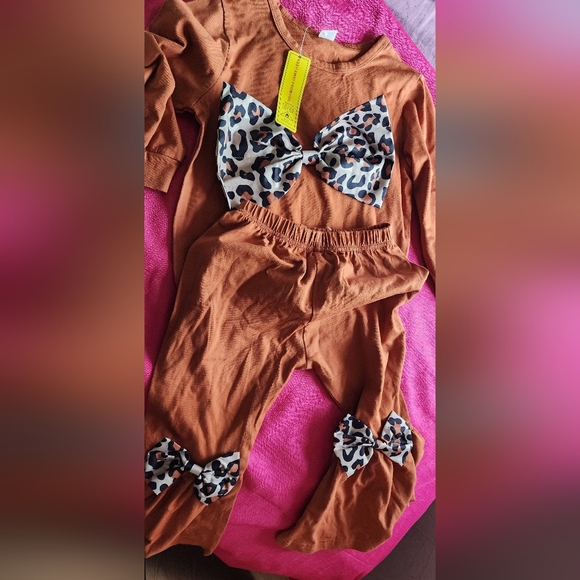 Leopard Bow Toddler Outfit Set - Picture 2 of 3